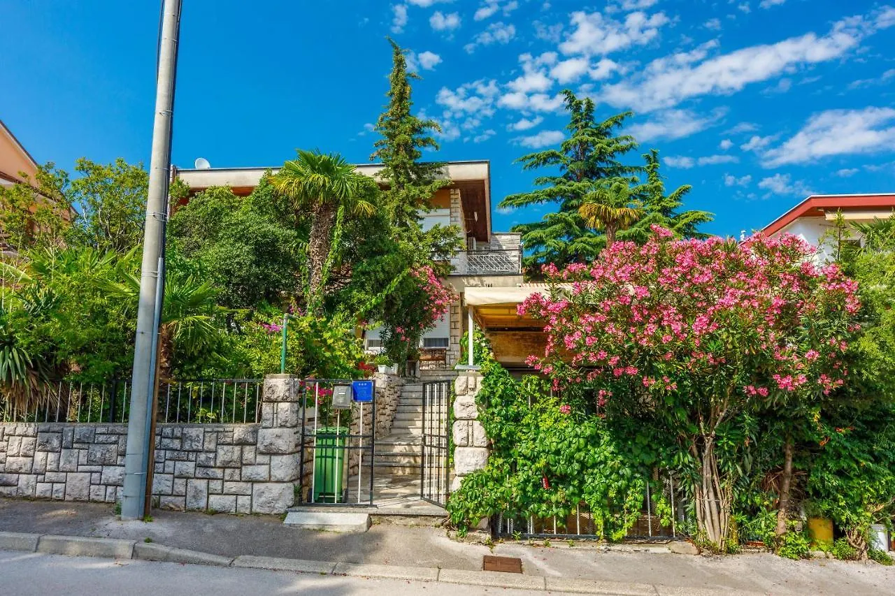 Apartments Kamen دْغاماي