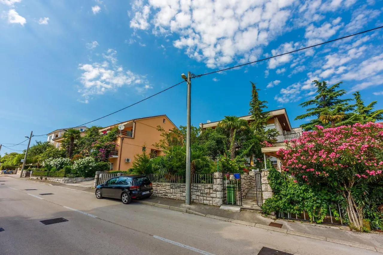 Apartments Kamen دْغاماي